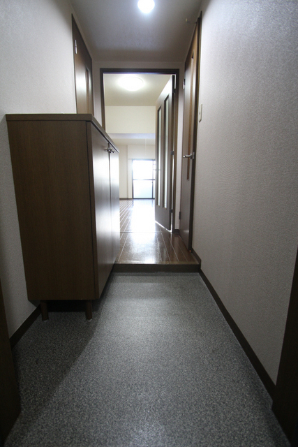 玄関　※同号室の別階のお写真です