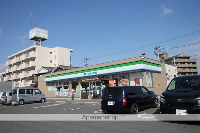 コンビニ　ファミリーマート（コンビニ）まで629m