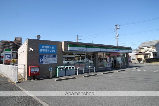 コンビニ　ファミリーマート十一屋三丁目店（コンビニ）まで680m