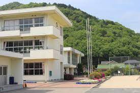 小学校　上郡町立山野里小学校（小学校）まで557m
