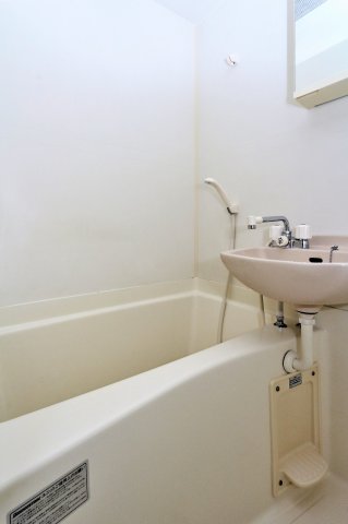 バス・シャワールーム　参考写真（同物件別部屋）