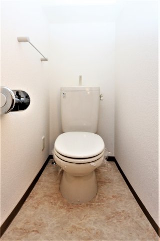 トイレ　参考写真（同物件別部屋）