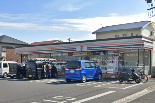 コンビニ　セブンイレブン（コンビニ）まで499m