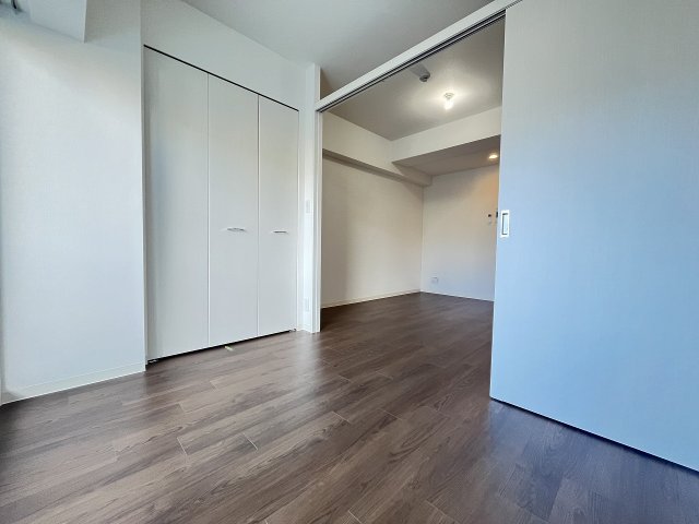 その他部屋・スペース　広くて明るい寝室