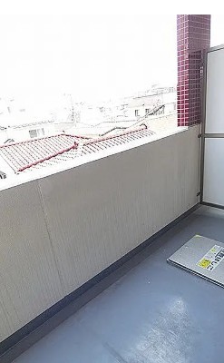 バルコニー　バルコニーからの眺めを楽しみながら食事をしませんか