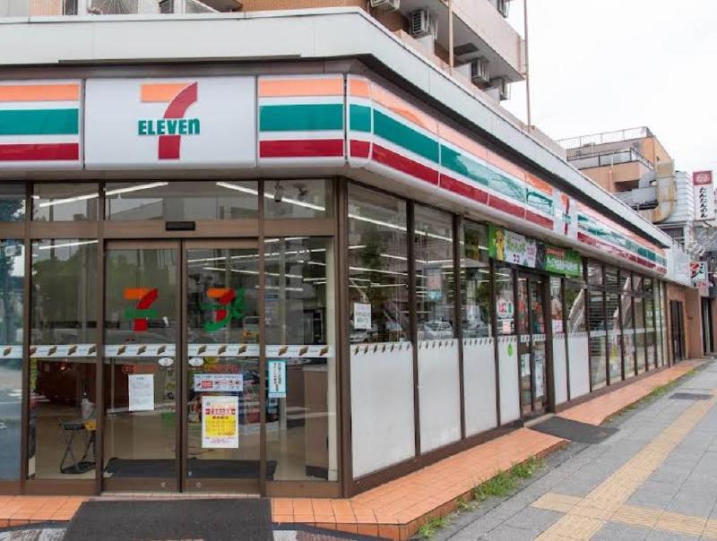 コンビニ　セブンイレブン（コンビニ）まで200m