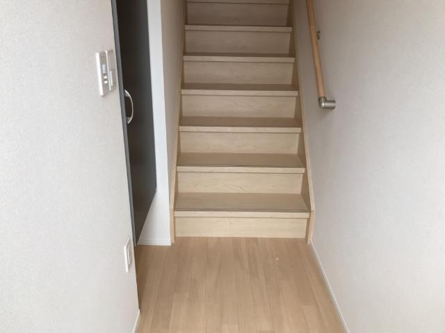 玄関　階段