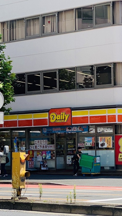 コンビニ　デイリーヤマザキ（コンビニ）まで101m