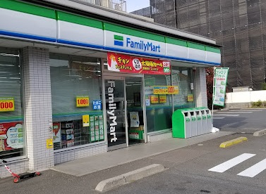 コンビニ　ファミリーマート+練馬豊中通り店（コンビニ）まで140m