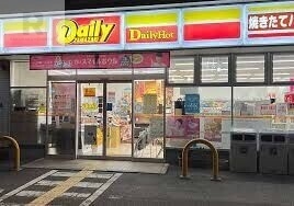 コンビニ　デイリーヤマザキ千舟2丁目店（コンビニ）まで369m
