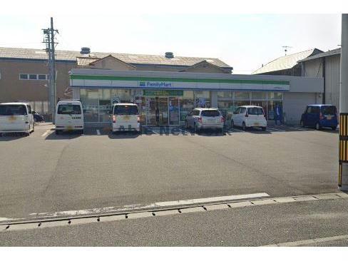 コンビニ　ファミリーマート伊予下吾川店（コンビニ）まで127m