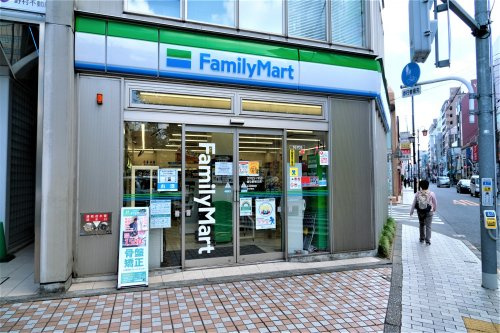 コンビニ　ファミリーマート 国立東一丁目店（コンビニ）まで302m