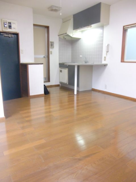 居室・リビング　角部屋なので２斜採光です