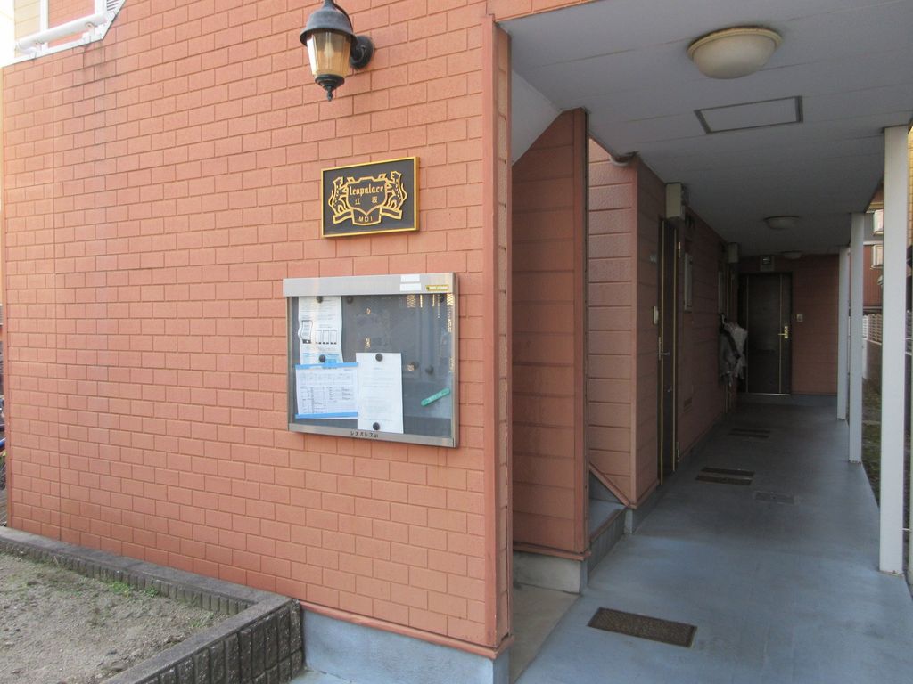 レオパレス江坂の外観写真