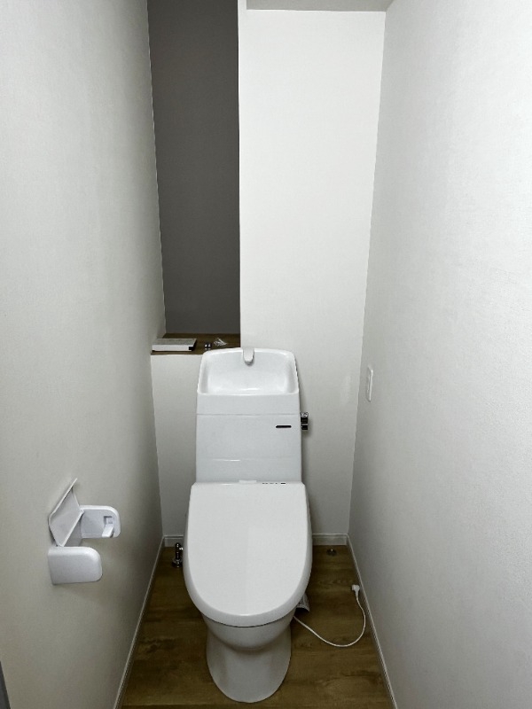 トイレ　※別部屋の参考写真になります。
