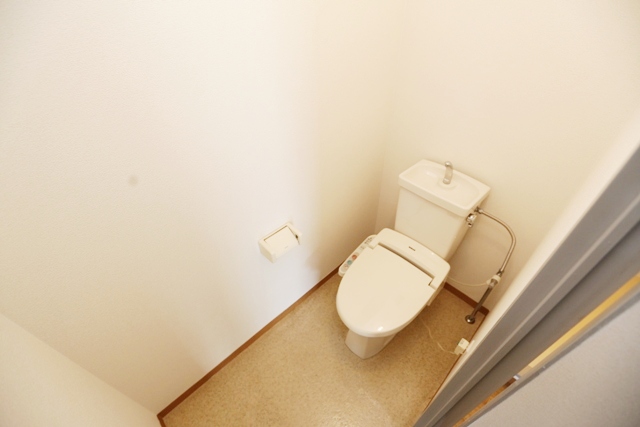 ＪＲ東海道本線 吹田駅 徒歩8分 5階建 築32年のトイレ写真