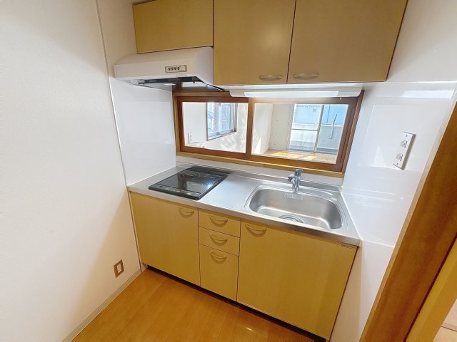 キッチン　掲載写真は空室の別部屋を掲載しております。実際のお部屋と仕様