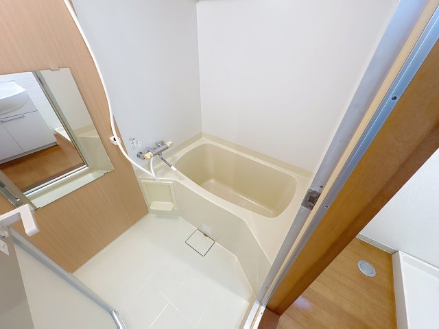 バス・シャワールーム　掲載写真は空室の別部屋を掲載しております。実際のお部屋と仕様