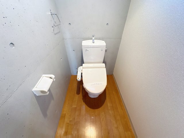 トイレ　掲載写真は空室の別部屋を掲載しております。実際のお部屋と仕様