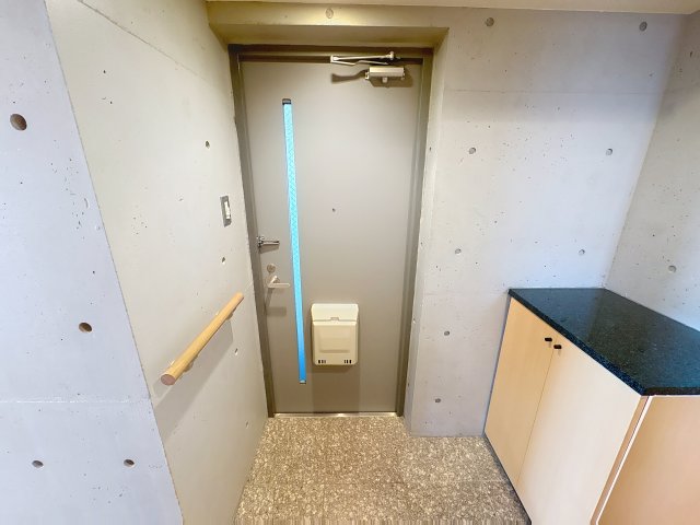 玄関　掲載写真は空室の別部屋を掲載しております。実際のお部屋と仕様