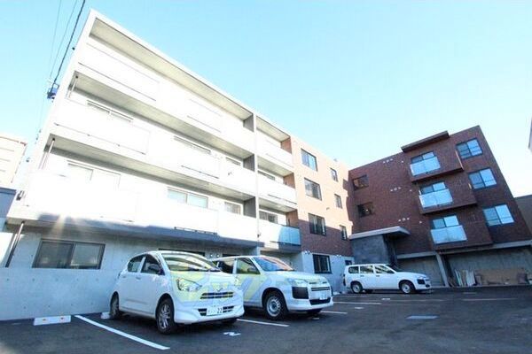 建物外観　都市ガス・Ｗｉ－Ｆｉ付ネット無料採用のマンションです♪