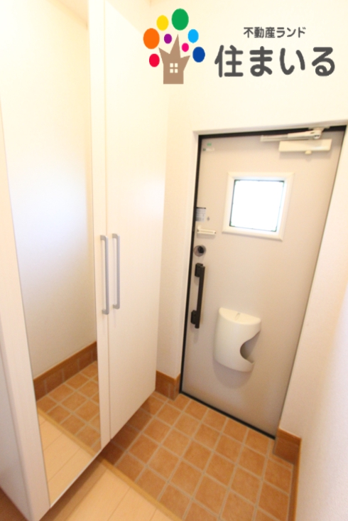 玄関　※写真は同型タイプとなります