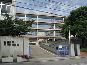 中学校　豊中市立第十七中学校（中学校）まで1032m