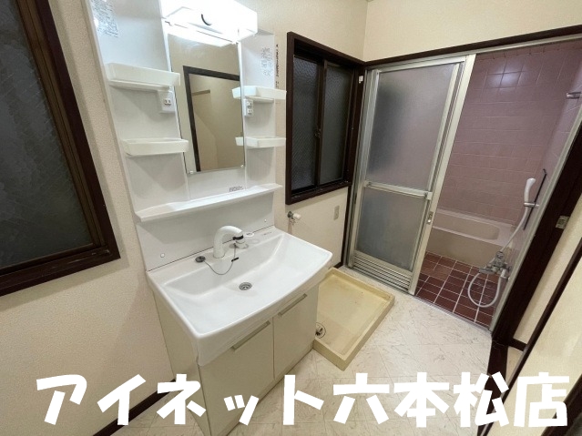 洗面設備　お出かけ前の支度はこちらで