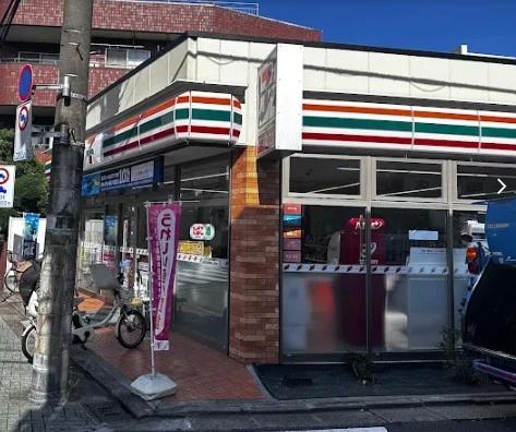 コンビニ　セブンイレブン 足立日ノ出町店（コンビニ）まで92m