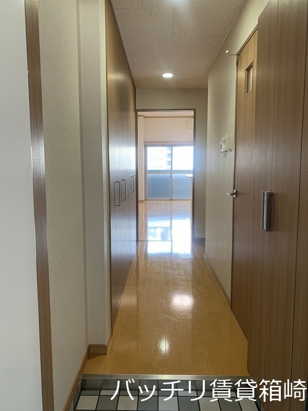 玄関　※同マンション別部屋写真のため、現状優先。