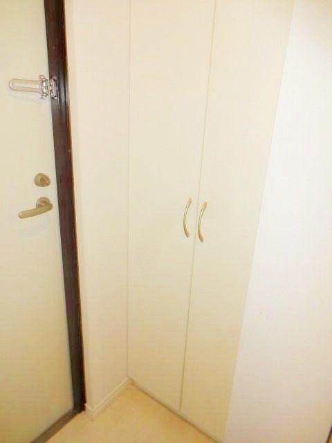玄関　玄関収納