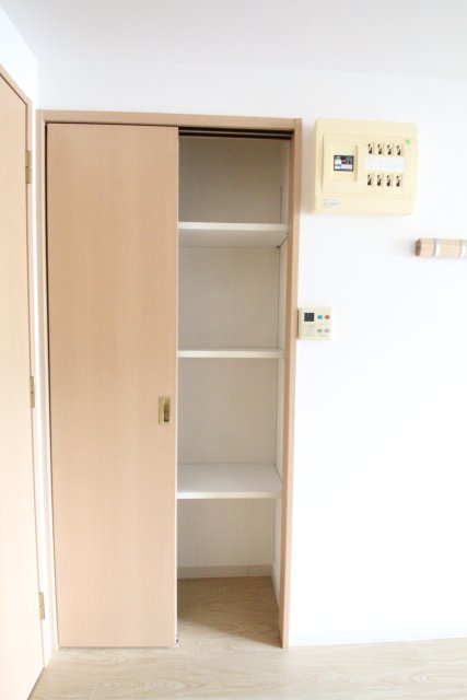 収納　同物件別号室のものです。