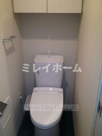 トイレ　同建物内、別のお部屋の参考写真になります。
