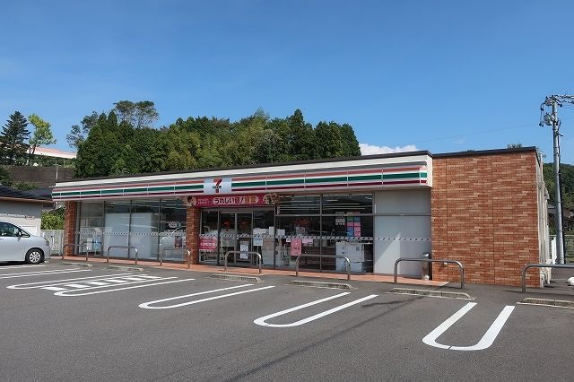 コンビニ　セブンイレブン（コンビニ）まで650m
