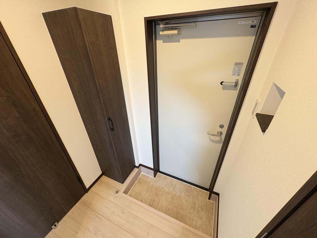 REGALEST五橋の玄関写真