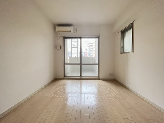 ライジングコート深江本町フラワーパークの居間写真