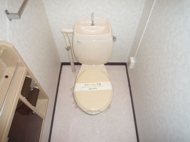 トイレ　ウォシュレット付けます。