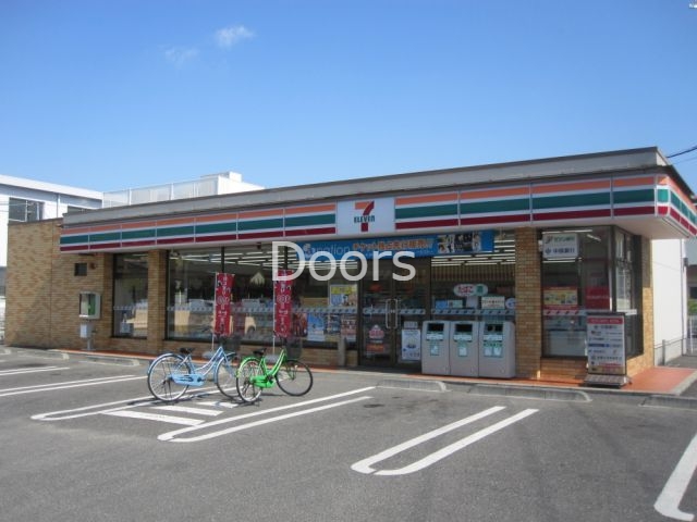 コンビニ　セブンイレブン岡山芳明小前店（コンビニ）まで649m