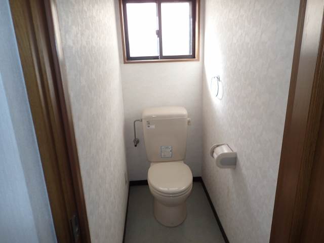 伊予鉄道横河原線 久米駅 徒歩53分 3階建 築26年のトイレ写真