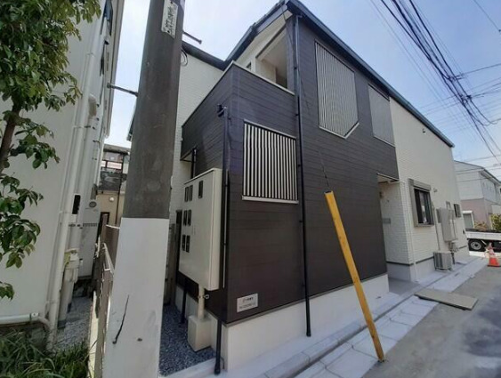 建物外観　ネット無料。ネット無料なら月々実質4000円程度のコストがか