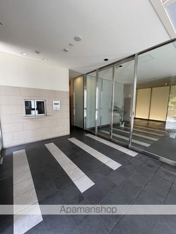 地下鉄御堂筋線 中津駅 徒歩3分 15階建 築19年の外観写真