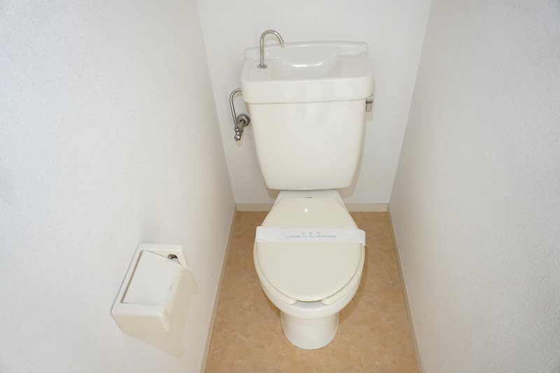 京王井の頭線 高井戸駅 徒歩8分 2階建 築41年のトイレ写真