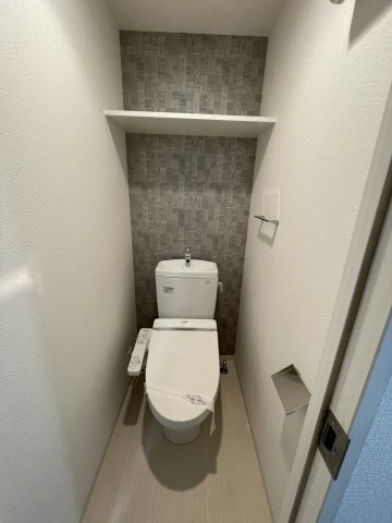 トイレ　イメージとして同建物他部屋を表示しています
