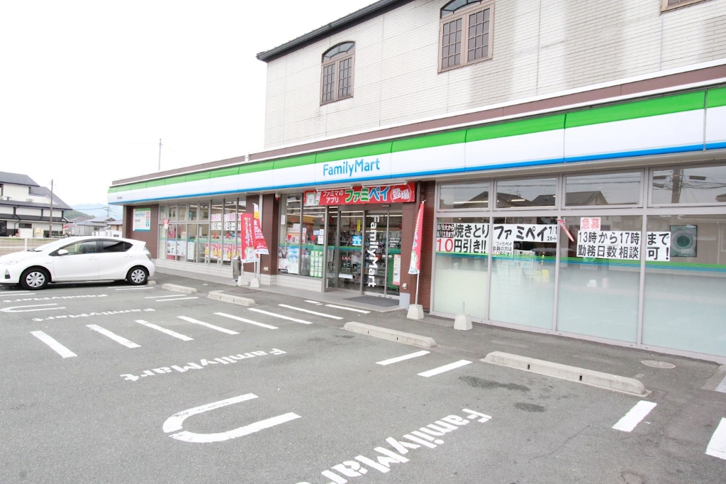 コンビニ　ファミリーマート 熊本長嶺南店（コンビニ）まで405m