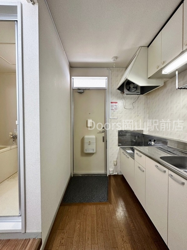 玄関　別のお部屋の写真です。