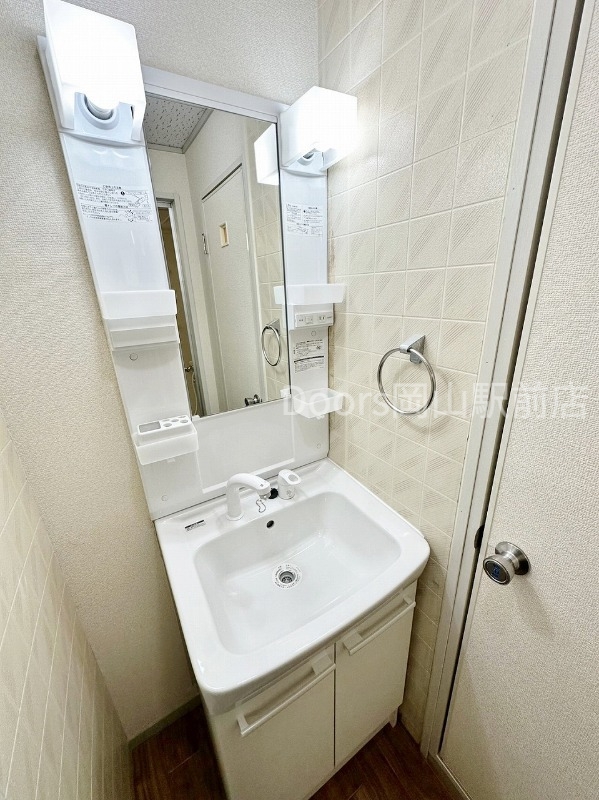 洗面設備　別のお部屋の写真です。