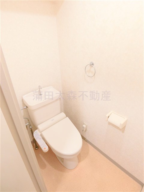 トイレ　温水洗浄便座付きのトイレ
