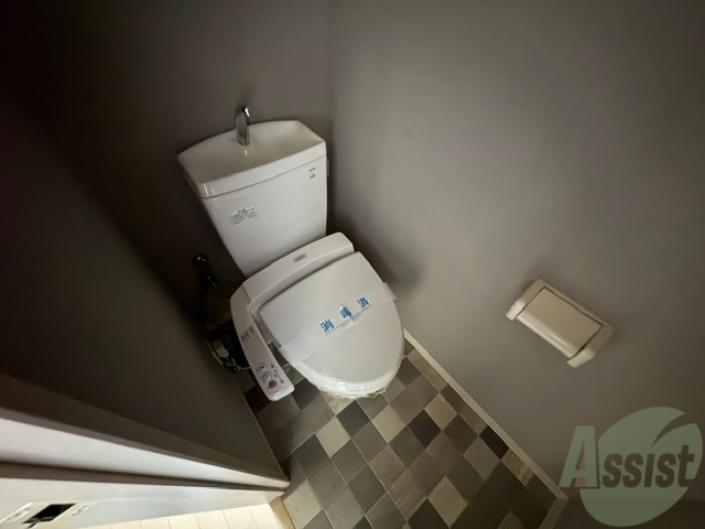 トイレ　こちらはトイレになります。ウォシュレット機能付です。