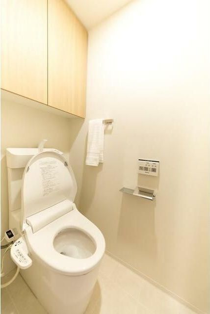 東京メトロ銀座線 表参道駅 徒歩13分 15階建 築7年のトイレ写真