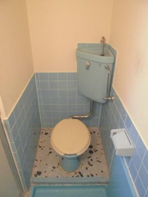トイレ　別部屋の写真です。